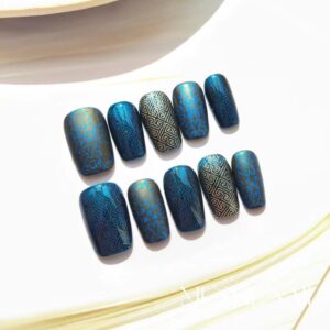 Beautiful cip-on nails